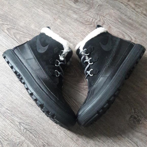 Nike Shoes - NEW Nike Woodside Chukka 2